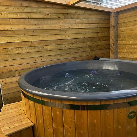 The Alpaca Farmhouse With Hot Tub And Alpaca Experience Included Dromara Bagian luar foto