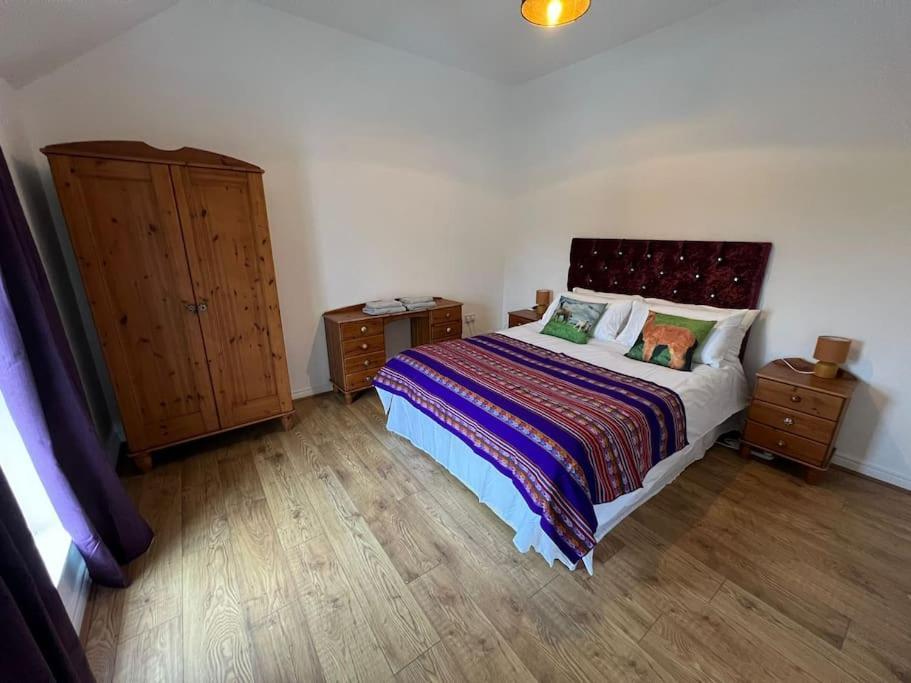 The Alpaca Farmhouse With Hot Tub And Alpaca Experience Included Dromara Bagian luar foto