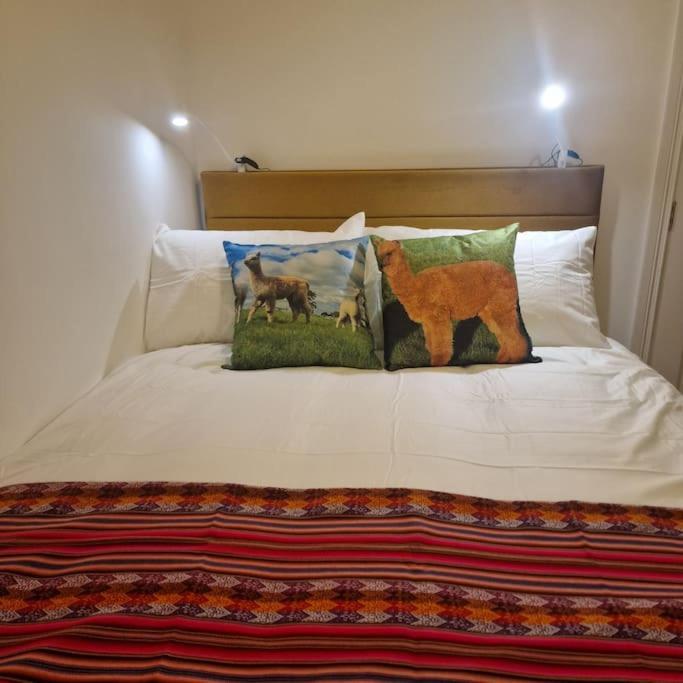 The Alpaca Farmhouse With Hot Tub And Alpaca Experience Included Dromara Bagian luar foto