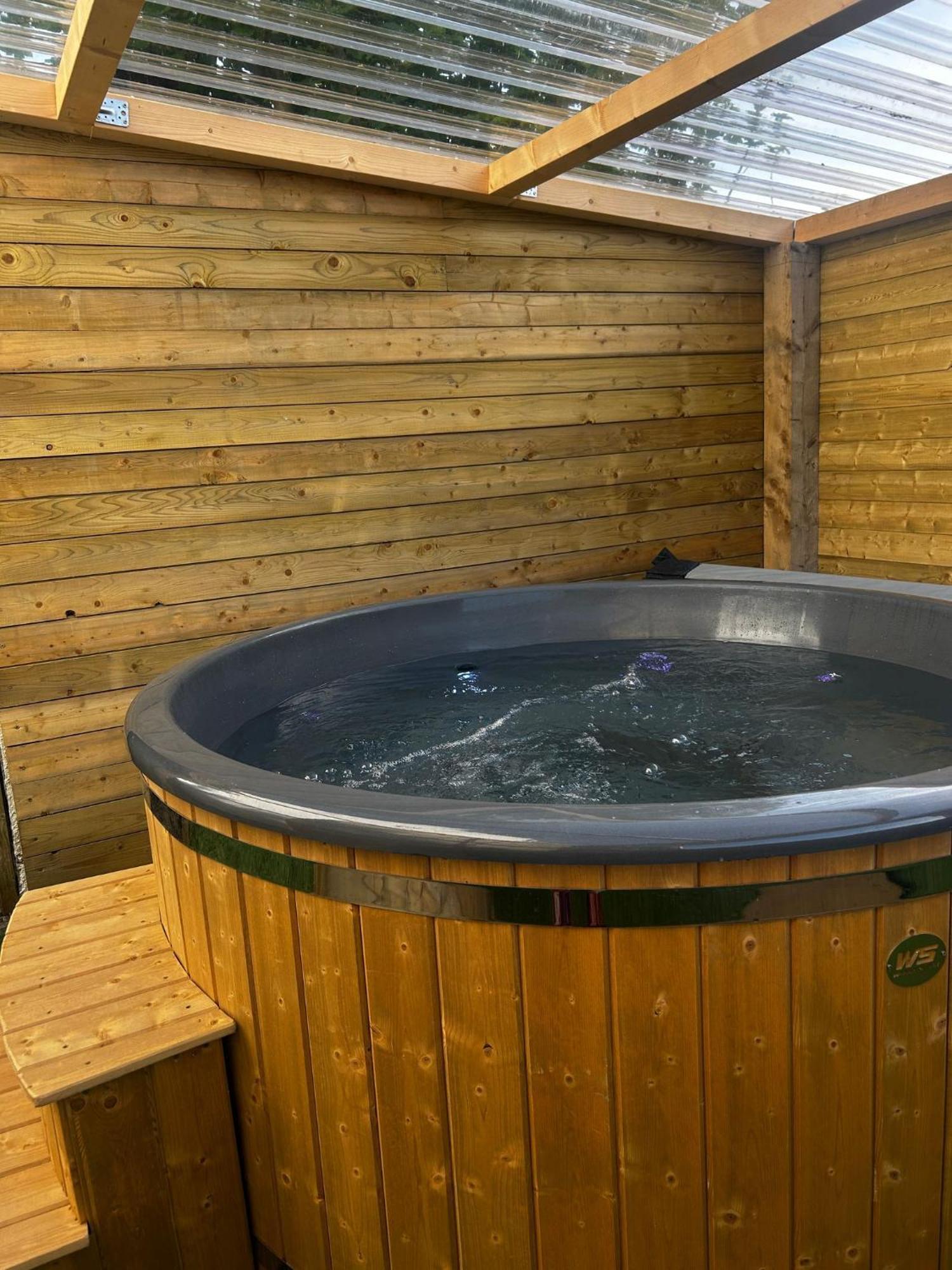 The Alpaca Farmhouse With Hot Tub And Alpaca Experience Included Dromara Bagian luar foto
