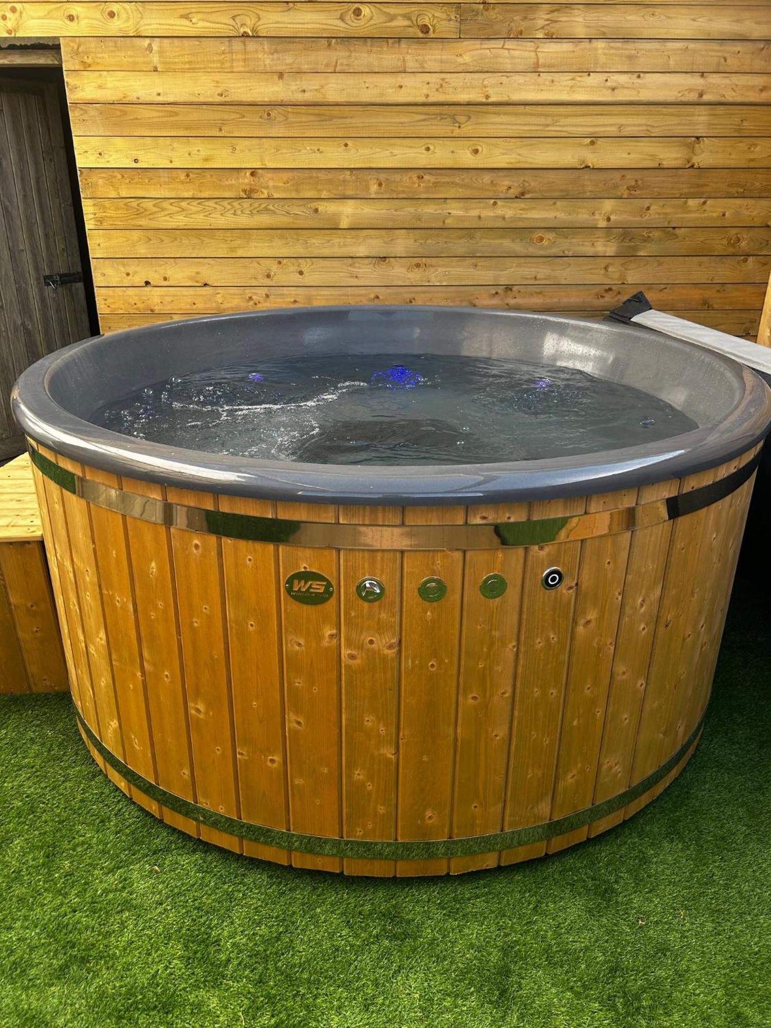 The Alpaca Farmhouse With Hot Tub And Alpaca Experience Included Dromara Bagian luar foto