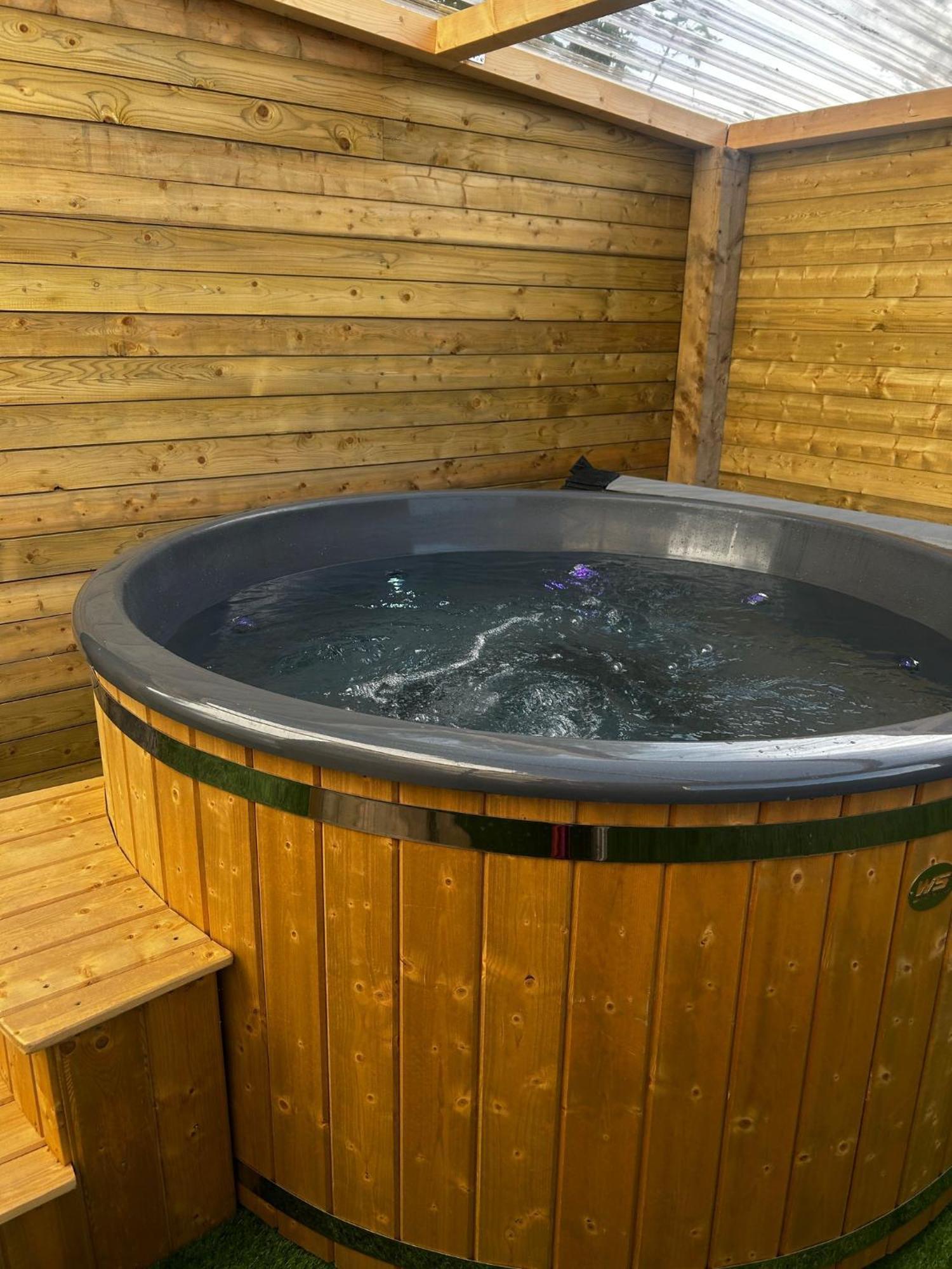 The Alpaca Farmhouse With Hot Tub And Alpaca Experience Included Dromara Bagian luar foto